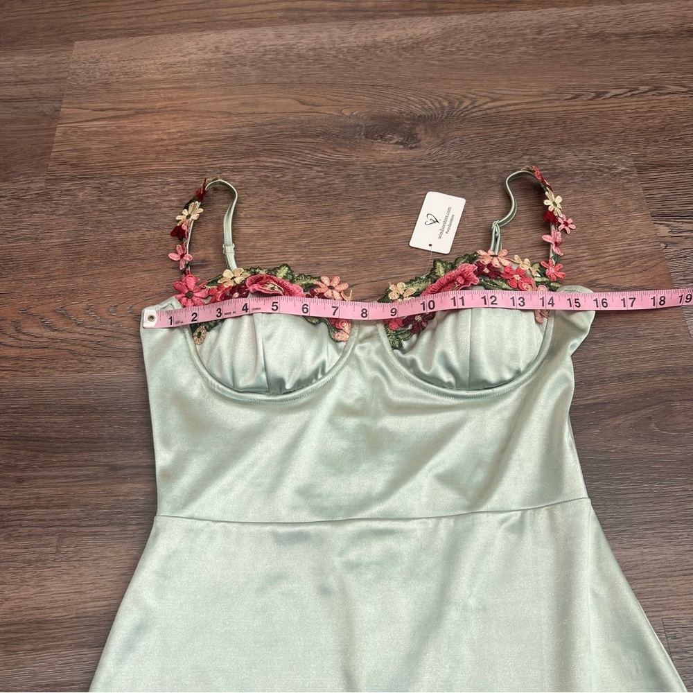 NWT Windsor Floral Satin Mini Dress Large Green Bodycon Sweetheart Embroidered - Picture 10 of 12